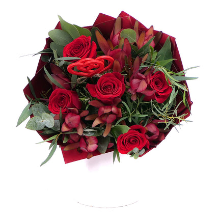03000658_sweet-cervene-ruze-leucadendron