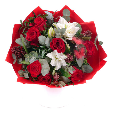 03001552_sweet-cervene-ruze-lalia-a-skimmia