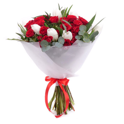 03001992_sweet-cervene-trsove-ruze-tulipany-a-eukalyptus