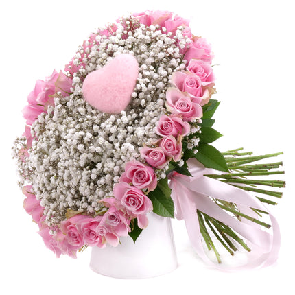 Srdce z ruží s bielou gypsophilou